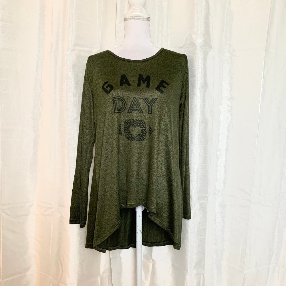 NWT *BOUTIQUE*      Hi-Lo GAME DAY SHIRT     LARGE